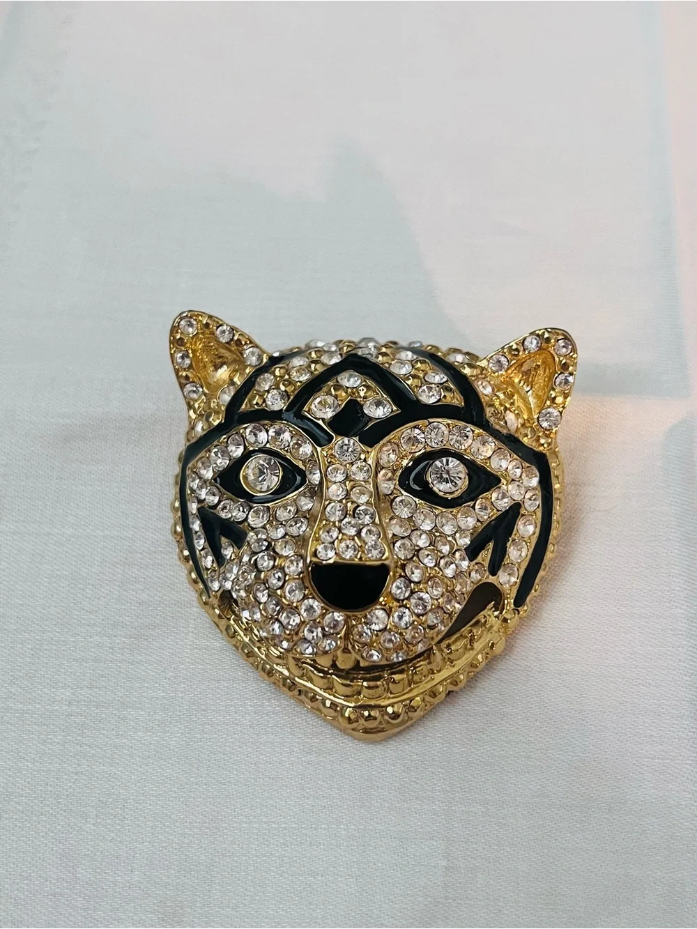 Gold Crystal Tiger Head Brooch – Elegant Women’s Jewelry